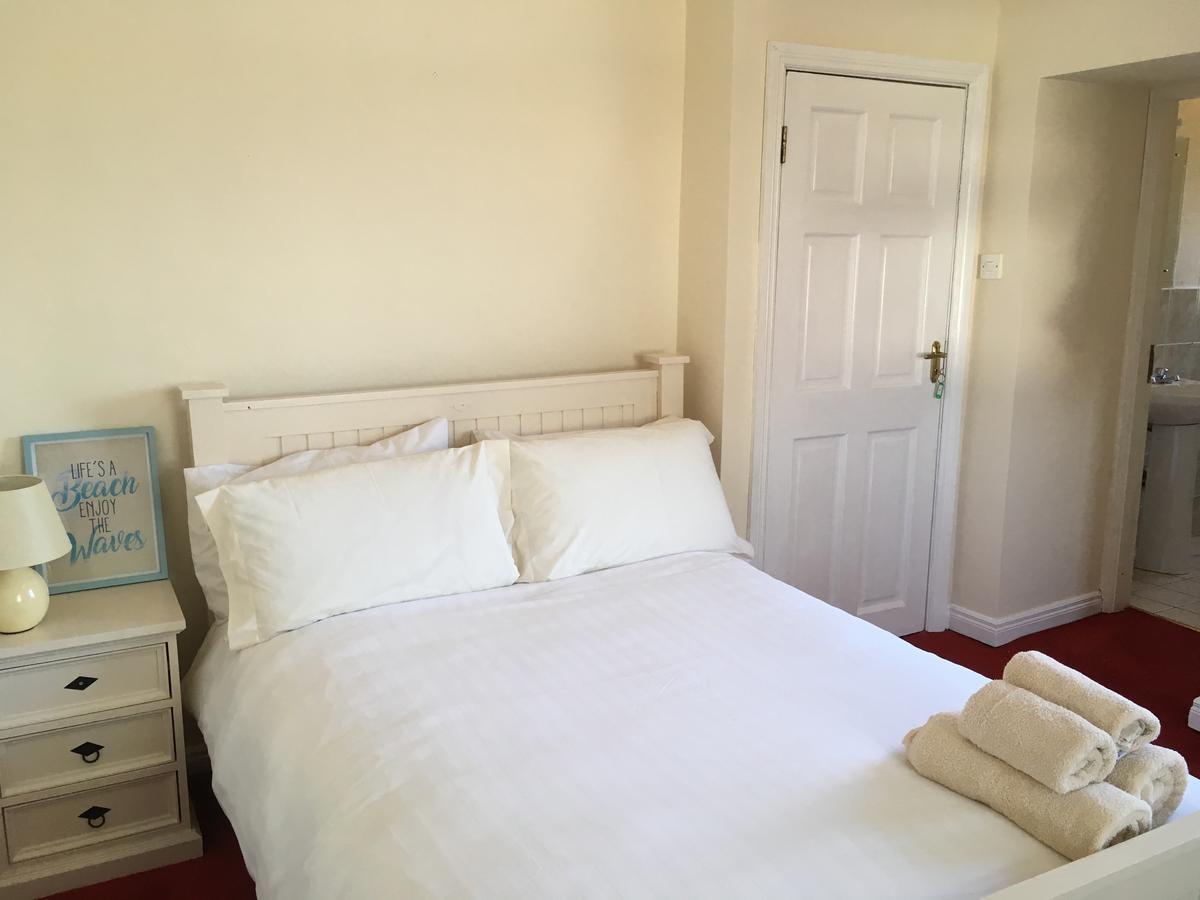 The Pier Bar , Cleggan Bed & Breakfast Exterior photo