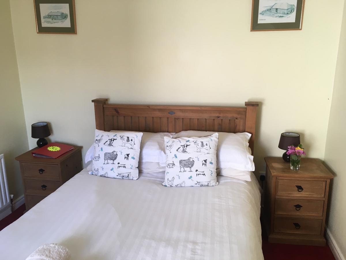 The Pier Bar , Cleggan Bed & Breakfast Exterior photo
