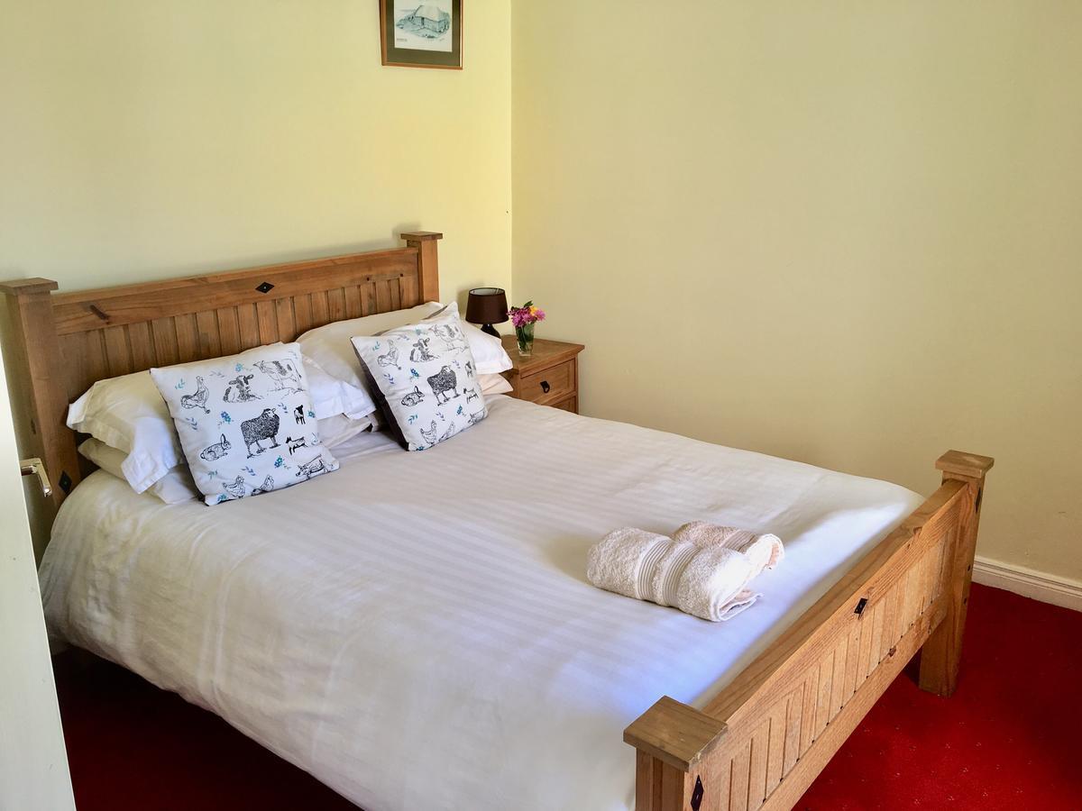 The Pier Bar , Cleggan Bed & Breakfast Exterior photo